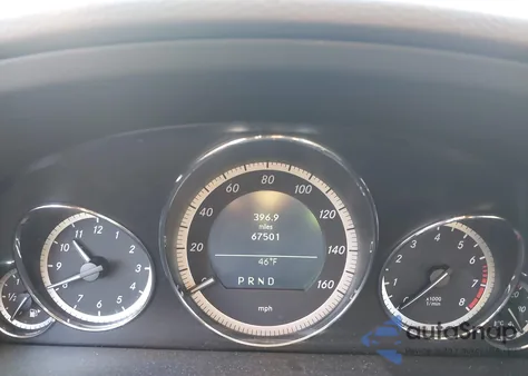 2011 Mercedes-Benz E 550 z USA, uszkodzony, nr VIN WDDKJ7CB1BF095654